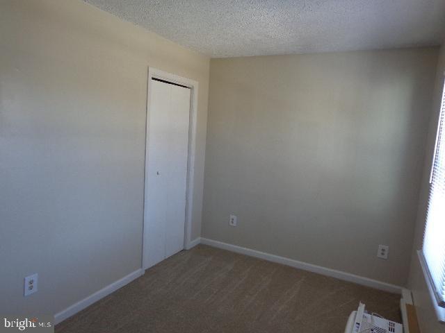 Building Photo - 907 Oak St