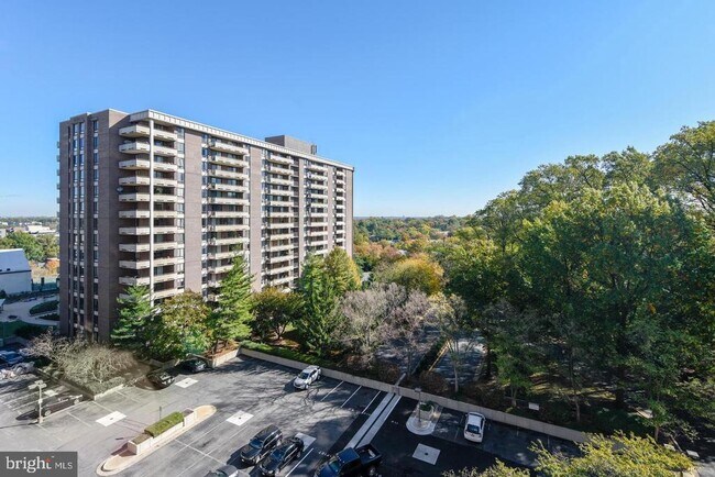 Building Photo - 1808 Old Meadow Rd