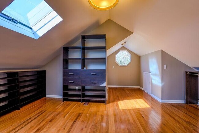 Building Photo - 4518 Club House Dr