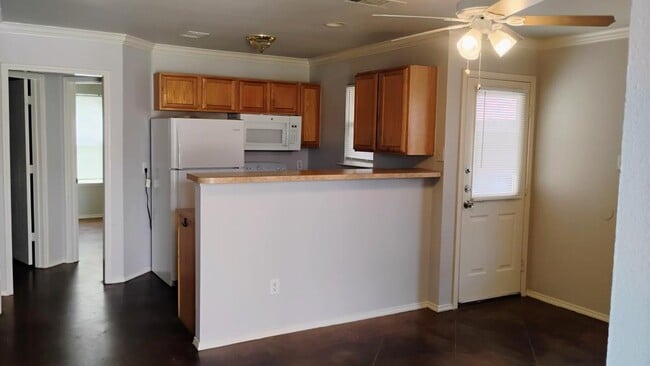 Building Photo - 1305 Village Garden Dr