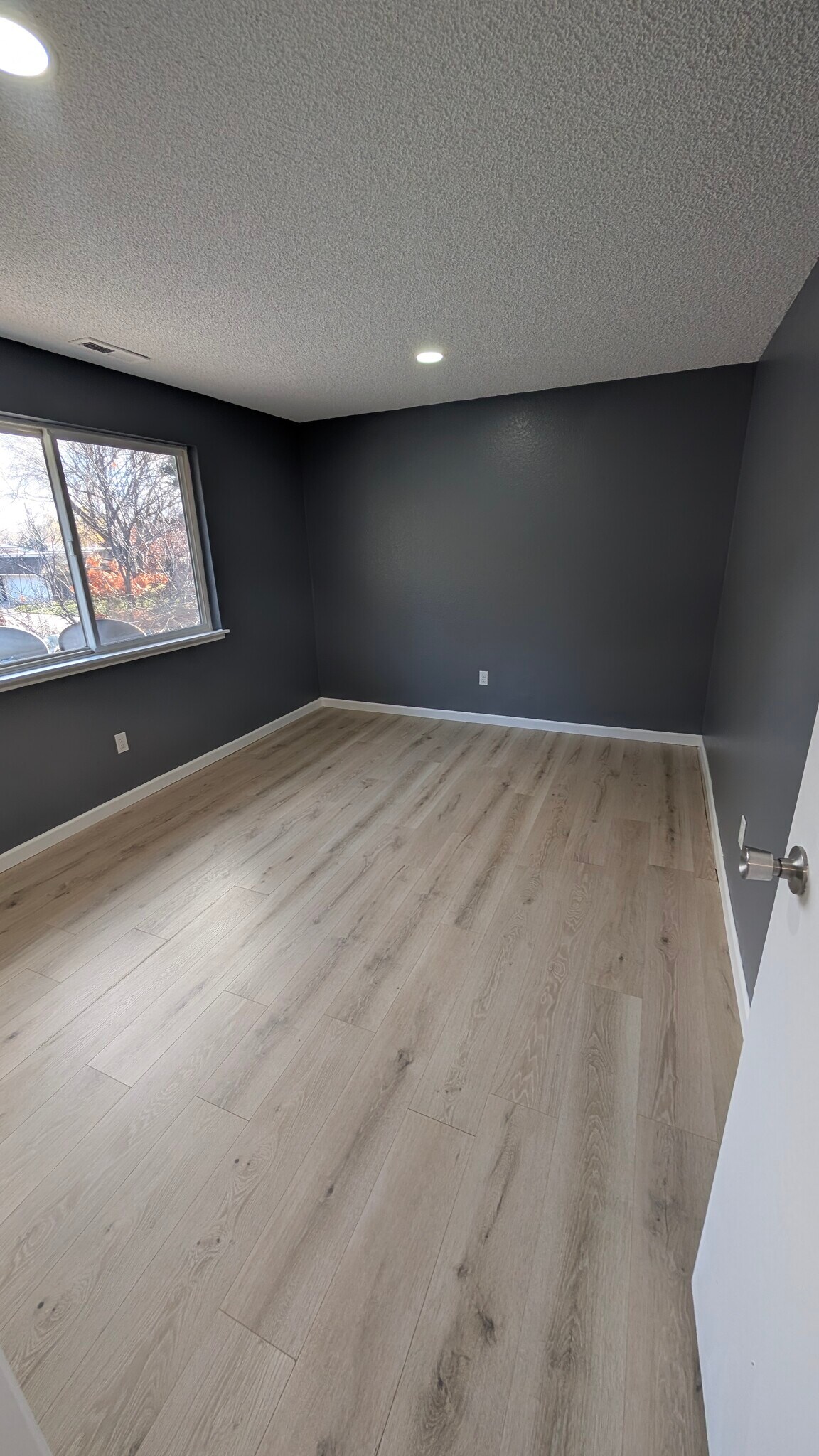 Building Photo - 2125 S Division Ave