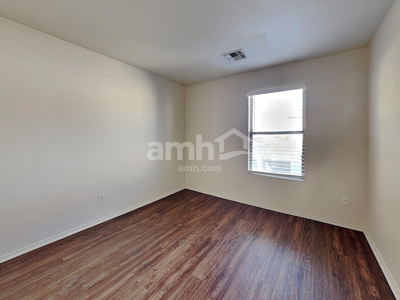 Building Photo - 9680 N 82nd Ln