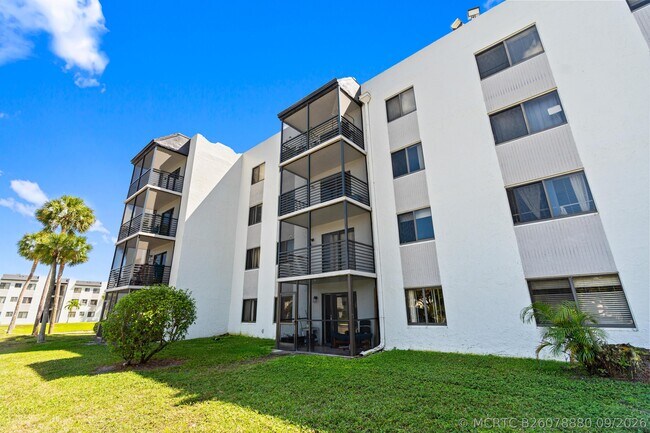 Building Photo - 3700 N Pine Island Rd
