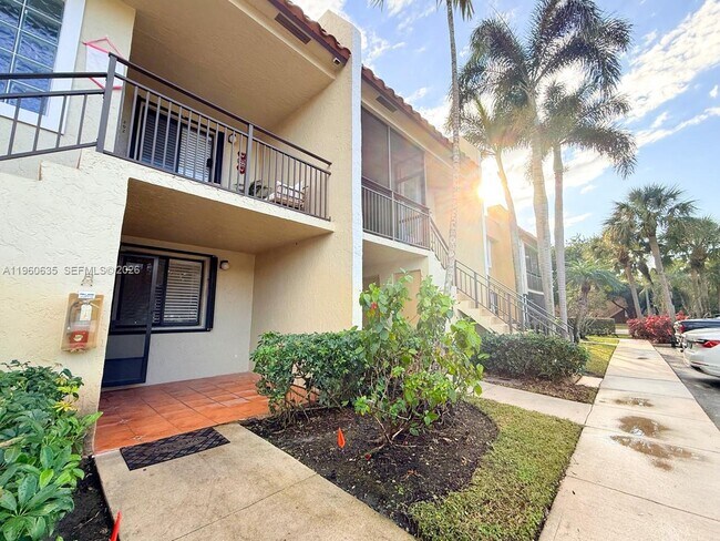 Building Photo - 440 Lakeview Dr