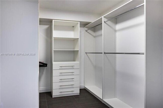 Building Photo - 19900 E Country Club Dr