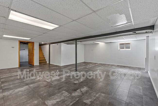 Building Photo - 4452 Eminence Blvd