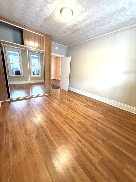 Building Photo - 424 W 17th St