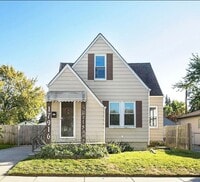 Building Photo - Updated 4 bedroom in Roseville