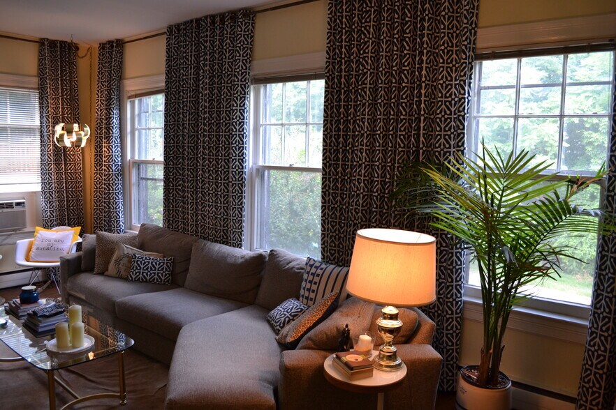 LR2 - 2250 Cathedral Ave NW