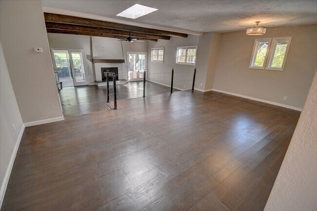 Building Photo - 9651 Village Green Dr NE