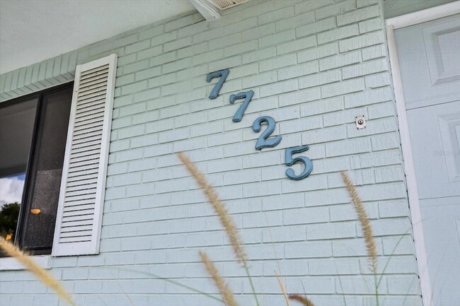 Building Photo - 7725 Summertree Ln