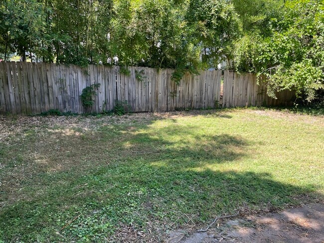 Building Photo - 901 Marlborough Rd