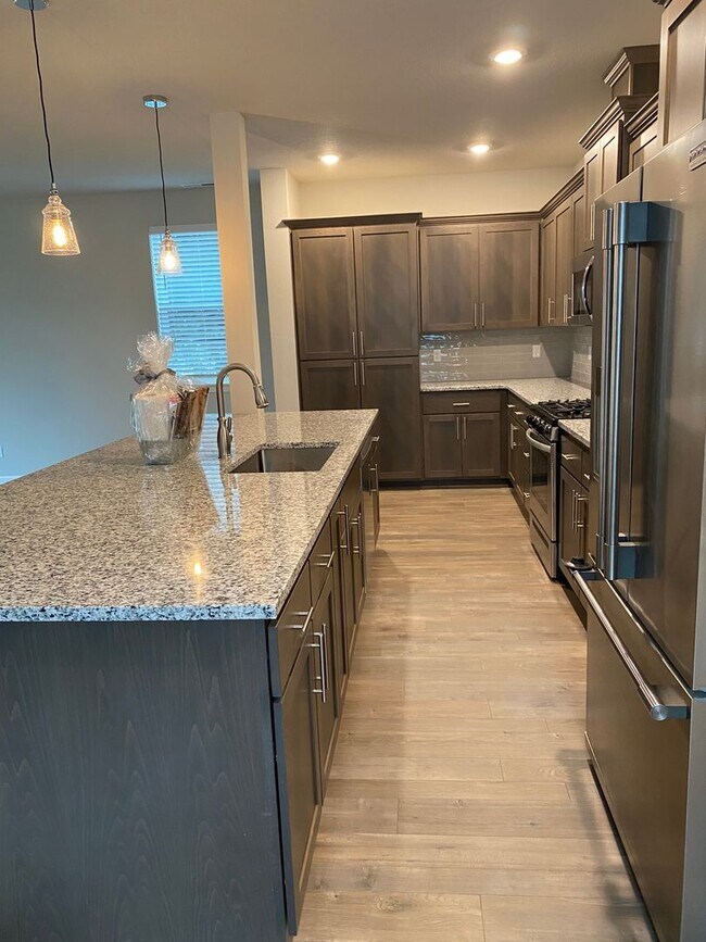 Building Photo - AVAILABLE NOW!!! 4BD/3BA - Pet friendly + Fenced Yard & Washer/Dryer Included - Great South Locat...