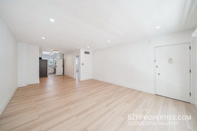 Primary Photo - 326 Serrano Ave