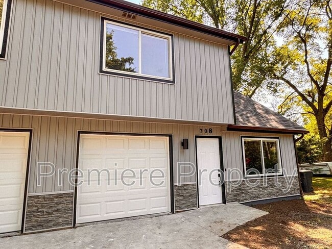 Building Photo - 708 N Pine St