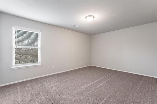 Building Photo - 6601 SW Chestnut Hill Rd