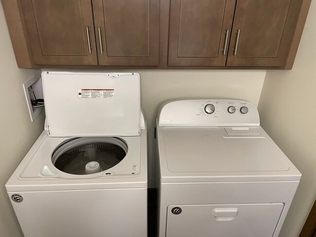 in-unit washer and dryer - 535 Ryan St