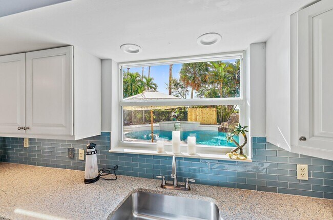 Building Photo - 9520 SE Point Terrace