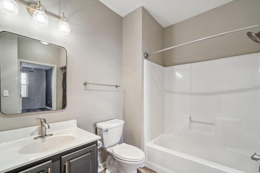 Building Photo - 4110 S Lake Dr