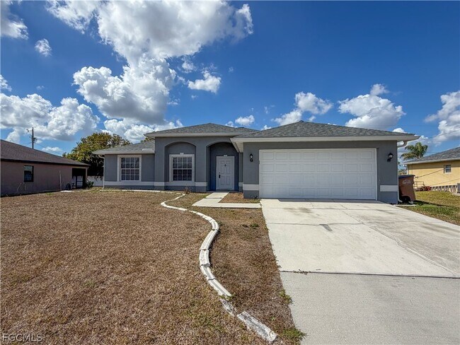 Building Photo - 906 SW 9th Ct