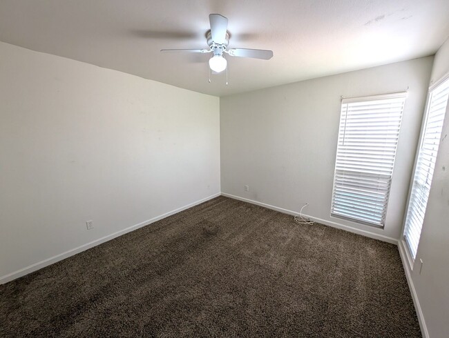 Building Photo - 2 Bedroom Condo in the Escalante Community...