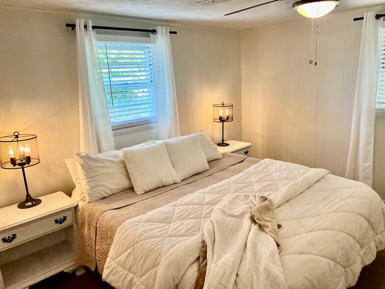 Building Photo - 736 Everett Rd