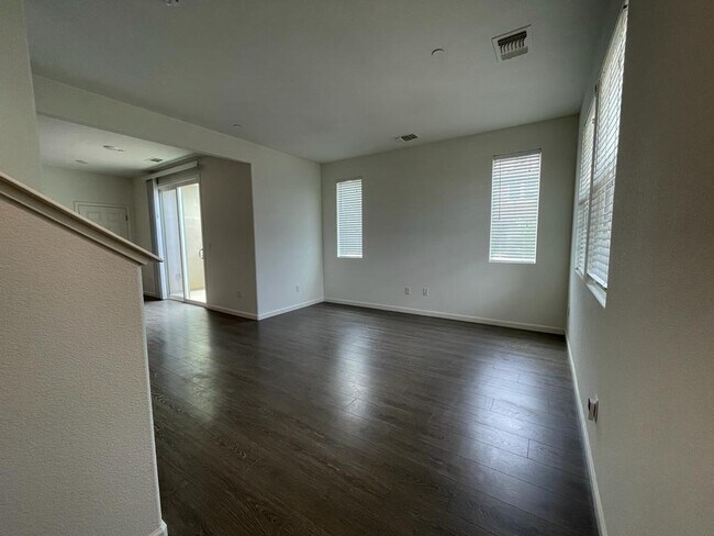 Building Photo - 3963 Samuelson Way