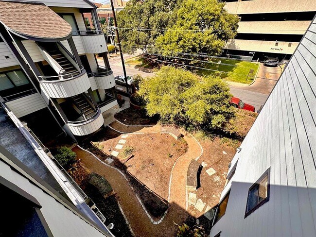 Building Photo - 2905 Swisher St
