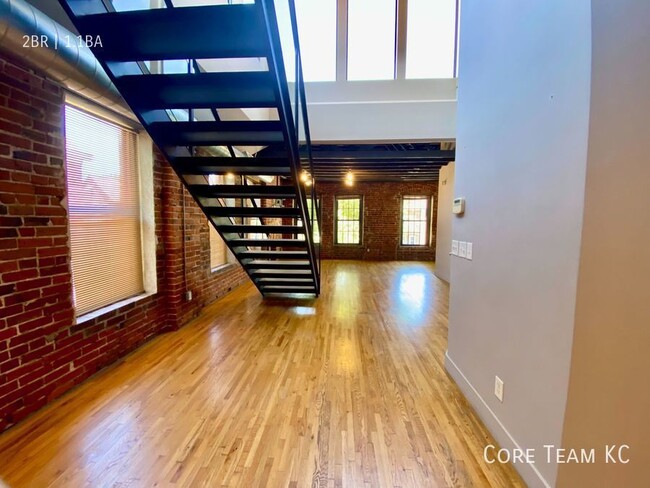 Building Photo - Stunning 2,000 sqft Loft For Rent in the C...