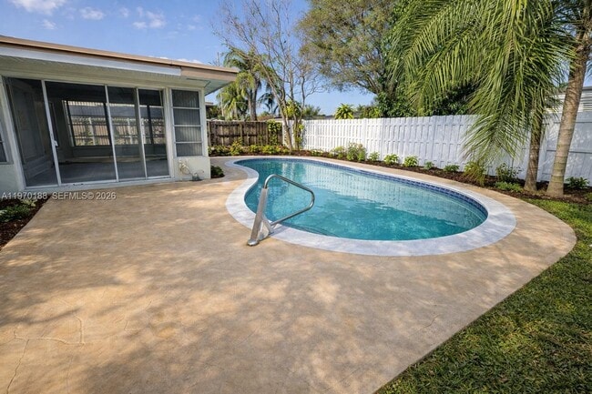 Building Photo - 2141 N 57th Terrace