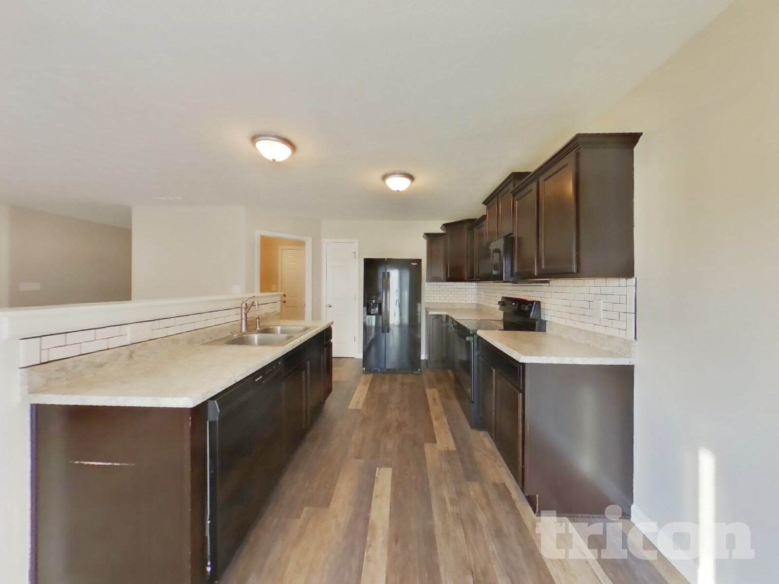 Building Photo - 963 Redwood Dr