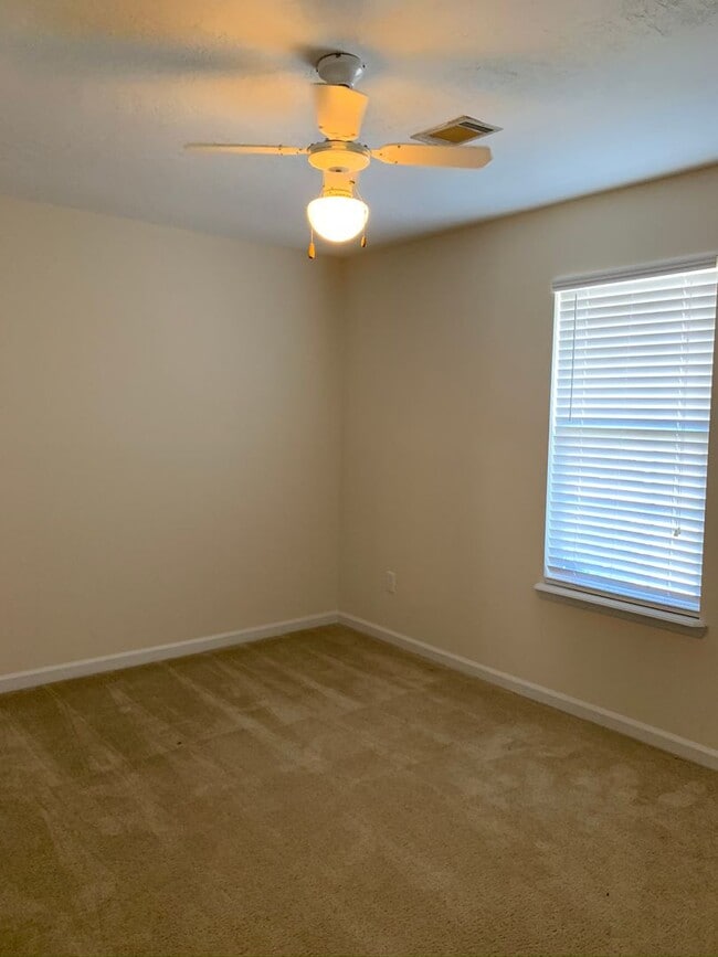 Building Photo - Close to Gate 6 Ft. Eisenhower.