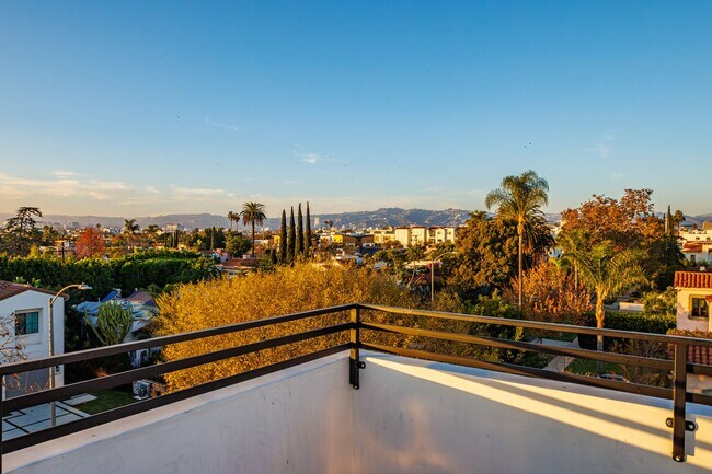 Building Photo - 1656 S Hayworth Ave