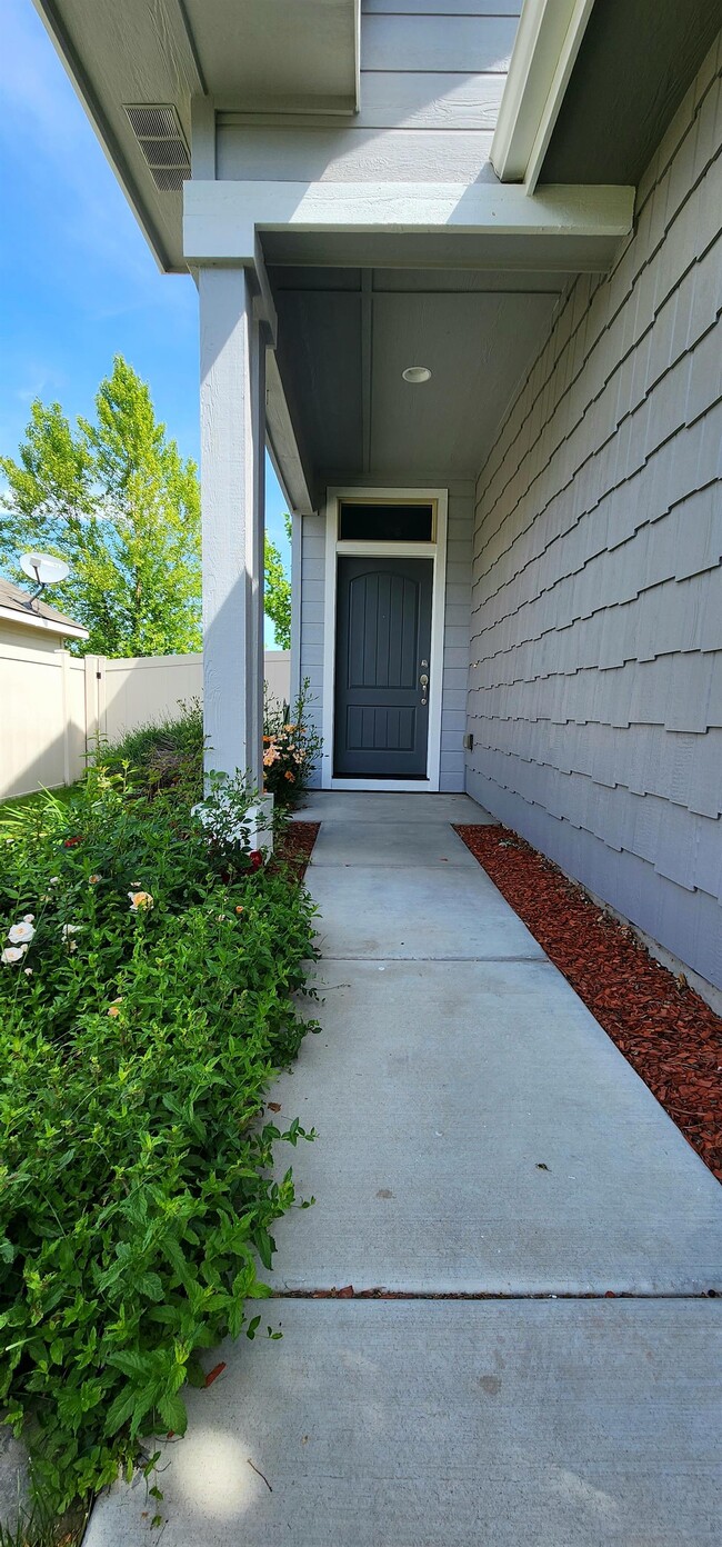 Building Photo - 5140 W Brunmier Dr