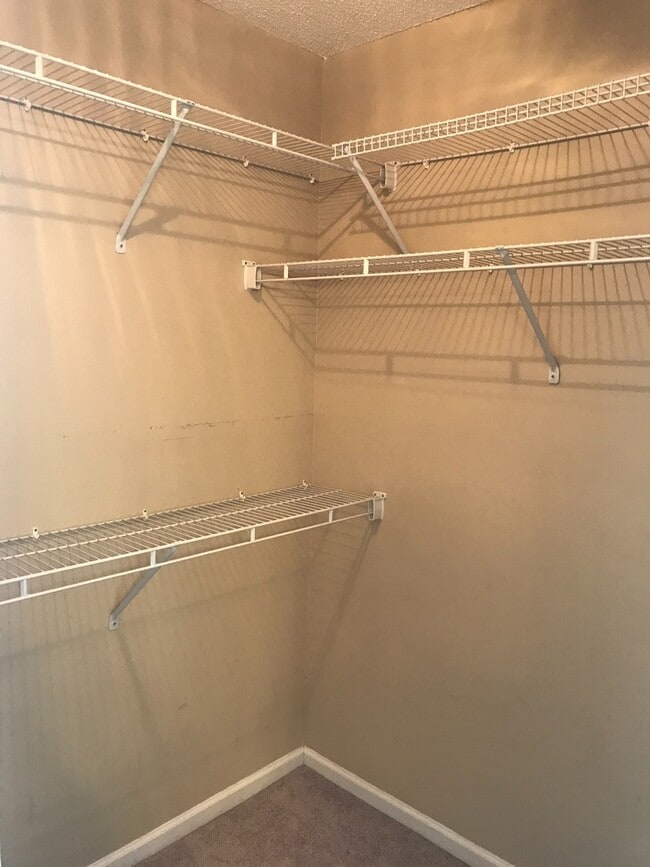 Building Photo - 601 Hidden Creek Cir