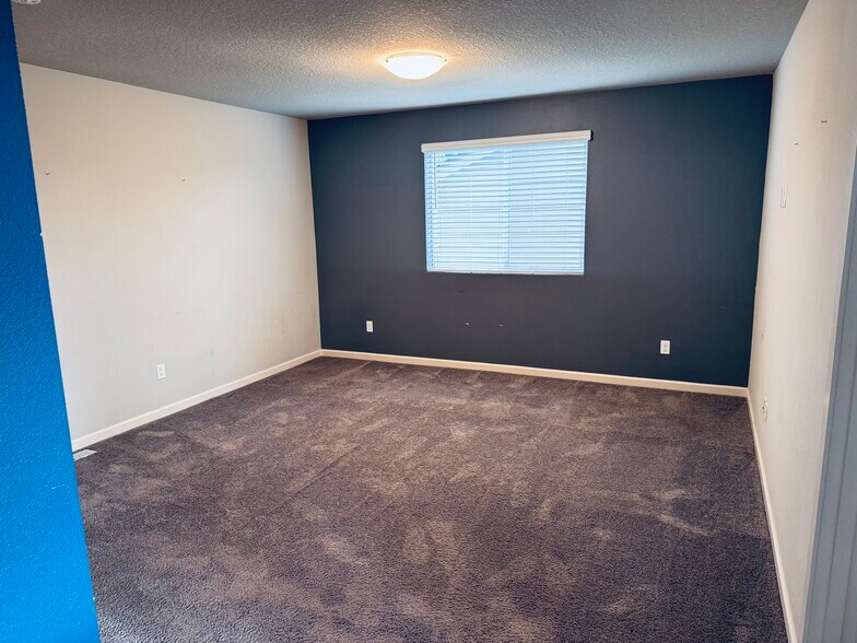 ADU Bedroom - 4124 SW Mawrcrest Ave