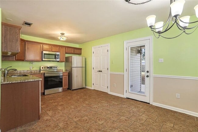 Building Photo - 4291 Poplar Dr