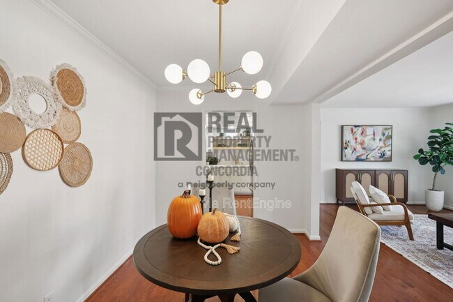 Building Photo - 5025 Hillsboro Pike