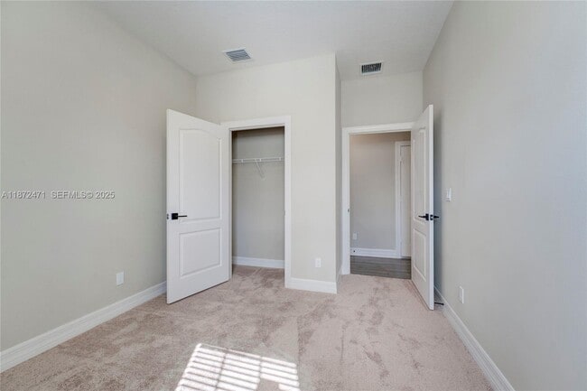 Building Photo - 1734 Party Pl