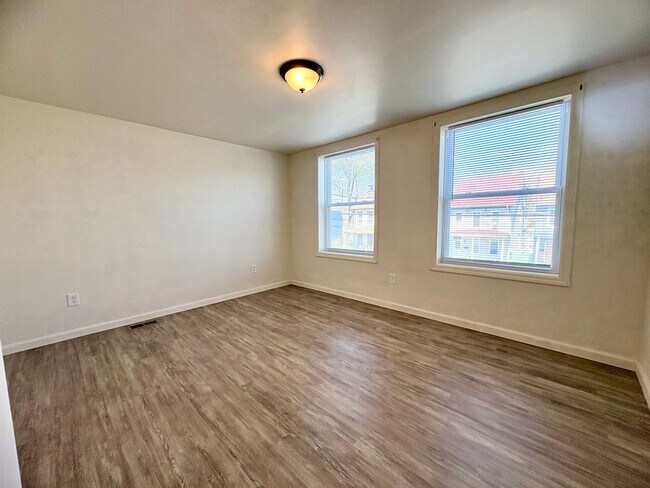 Building Photo - 518 E Cumberland St