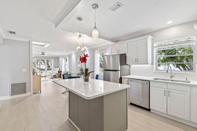 Building Photo - (55+) 2/2 Fully Renovated Furnished Condo ...