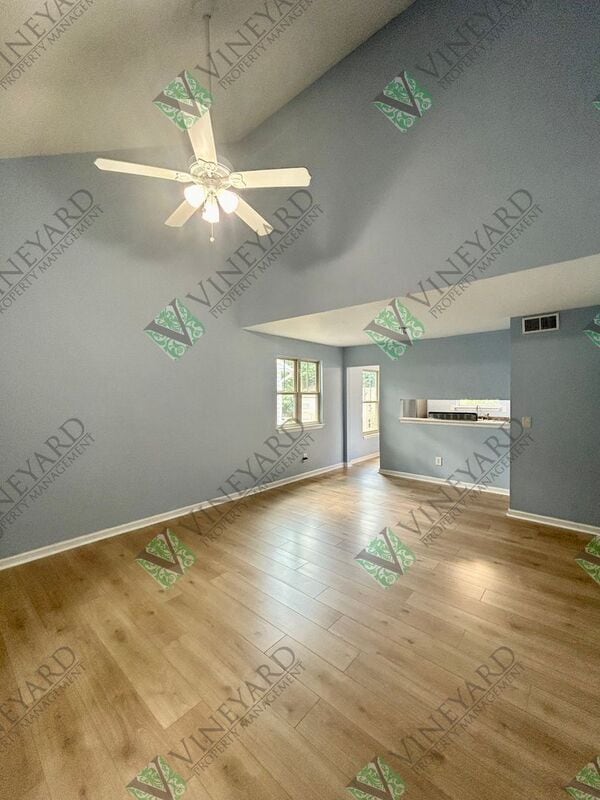 Building Photo - 1014 Falling Water Dr
