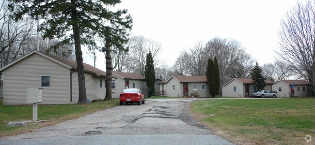Primary Photo - 900-902 Boston Neck Rd