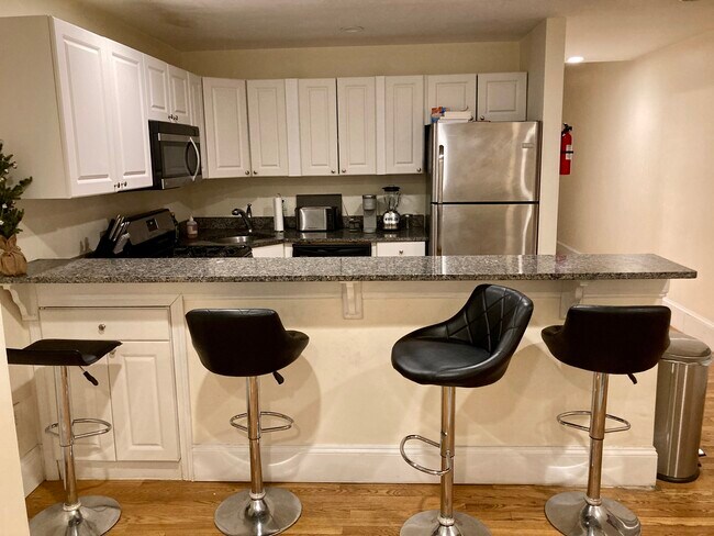 Primary Photo - 55 Egmont St