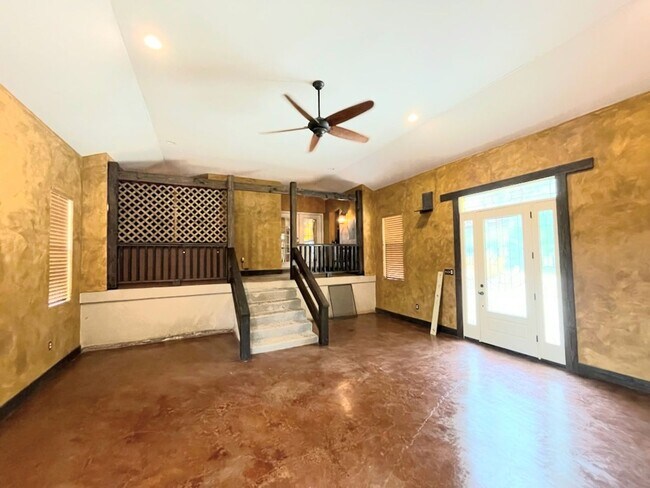 Building Photo - Beautiful home with lots of exterior space!