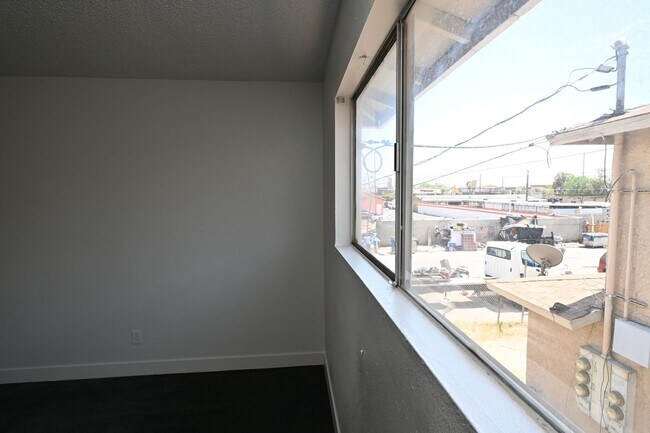 Building Photo - 2 Bedroom Apartment -Las Vegas -NO PETS -1...