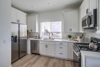 Building Photo - Beautiful downstairs unit 3bed/2 ba now available! Private Patio!! Marketing Description