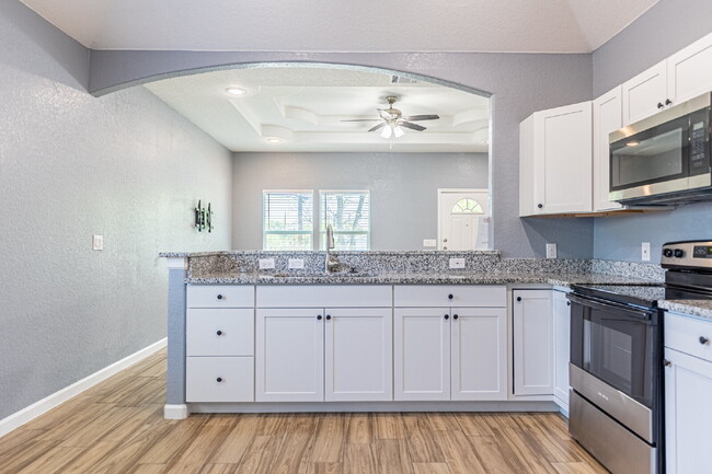 Building Photo - 479 Corliss