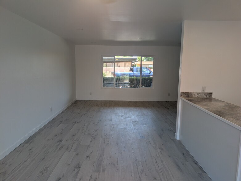 Building Photo - 611 S Palm Ave