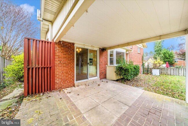 Building Photo - 3906 Montrose Dr